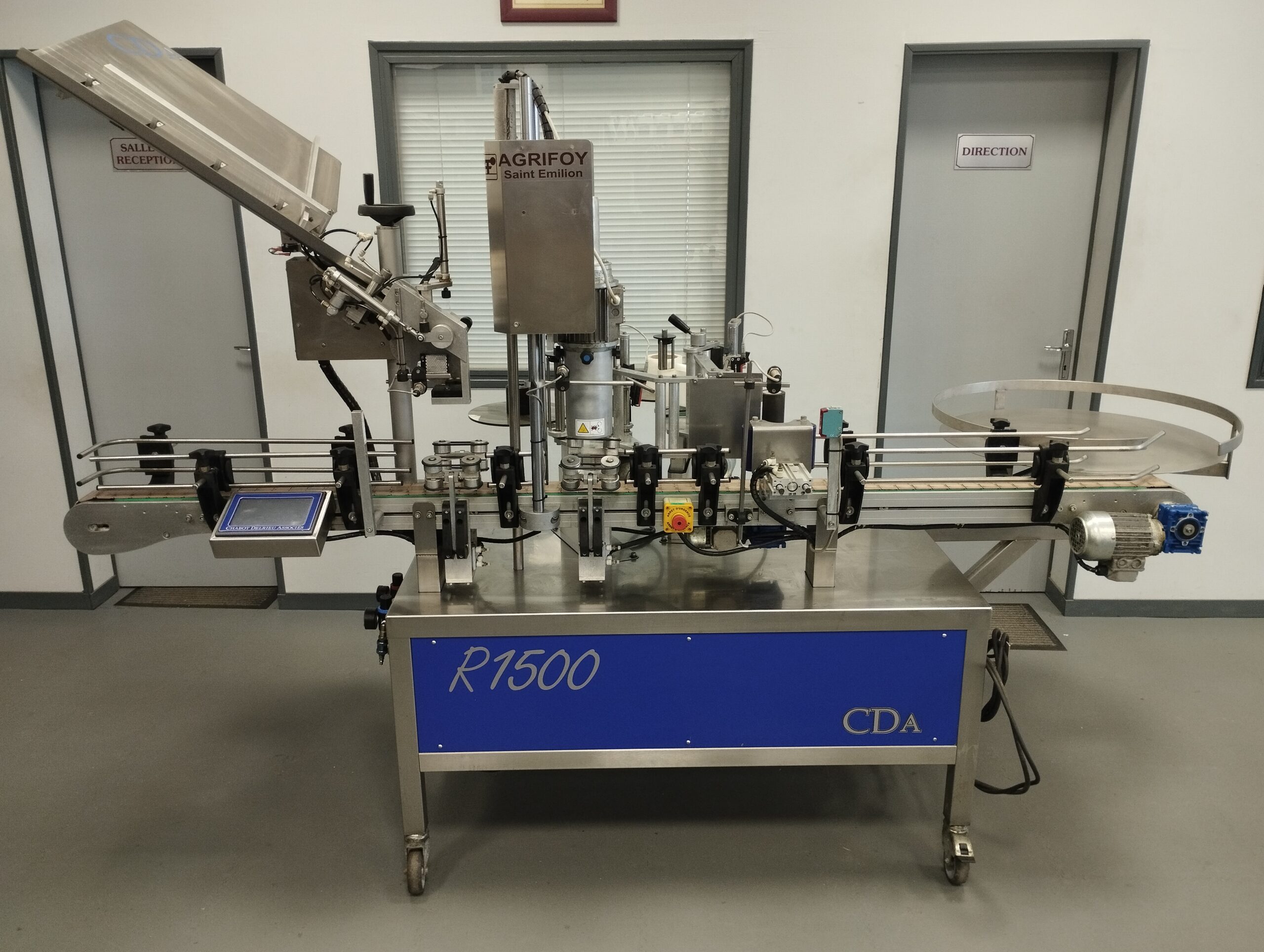 Étiqueteuse adhésive CDA R1500 + scotcheuse SIAT d'occasion