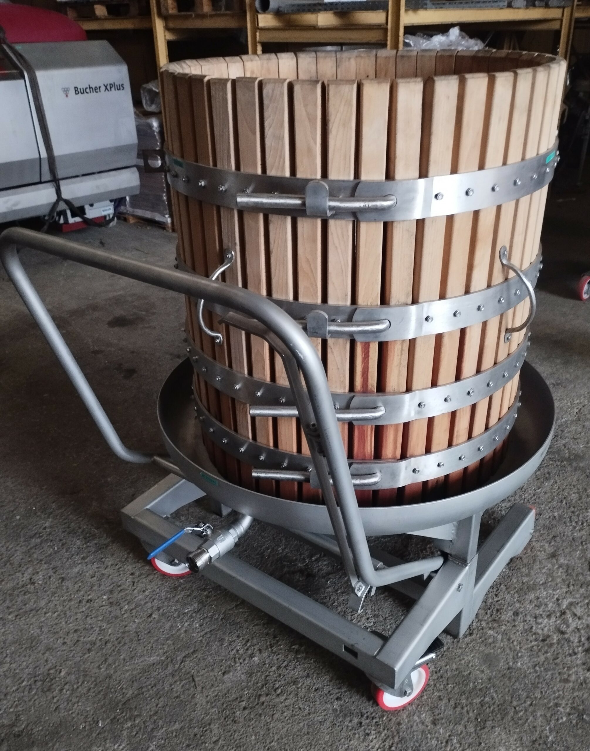 Pressoir vertical hydraulique ENOVENETA Type 800 d’occasion – Image 2