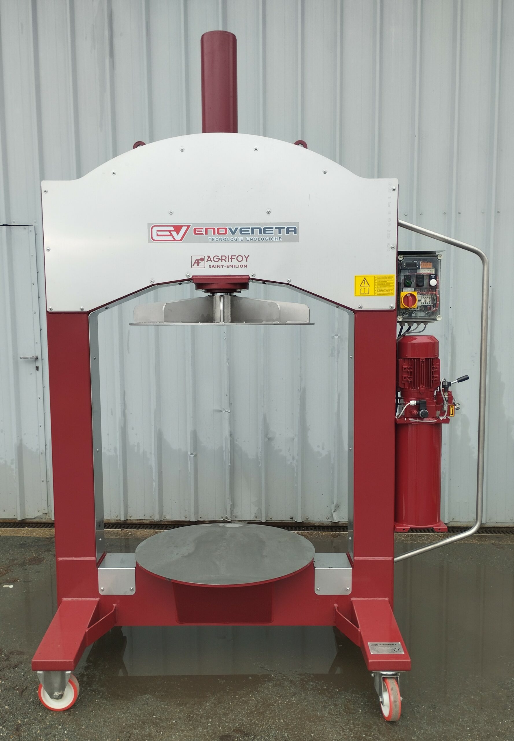 Pressoir vertical hydraulique ENOVENETA Type 800 d’occasion