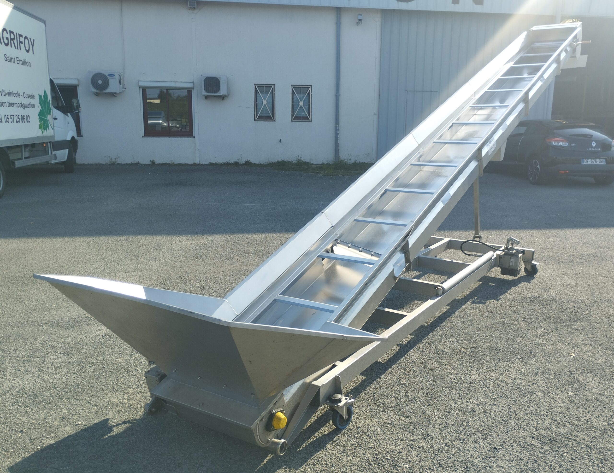 Convoyeur élévateur SOCMA d'occasion